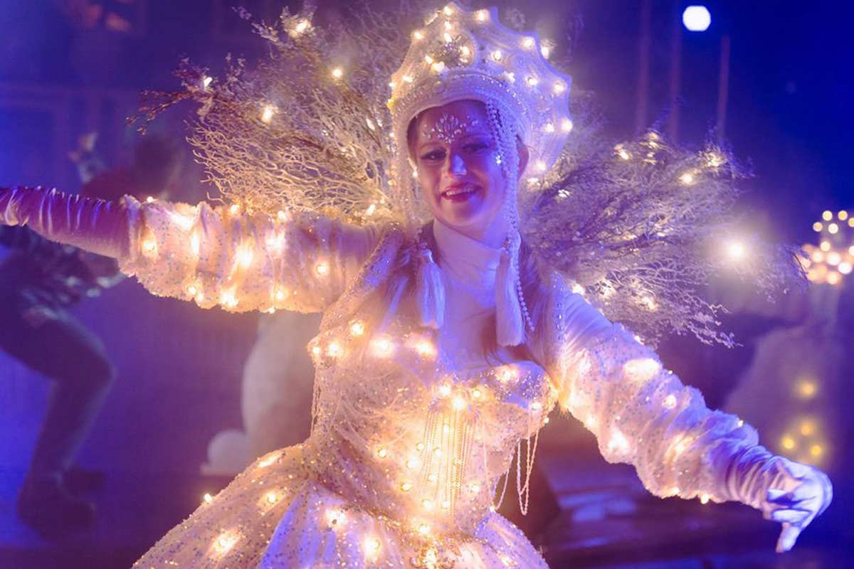 LED Leuchtkostüme für Lichtparaden von Les Lionnes Susanne Morgenroth