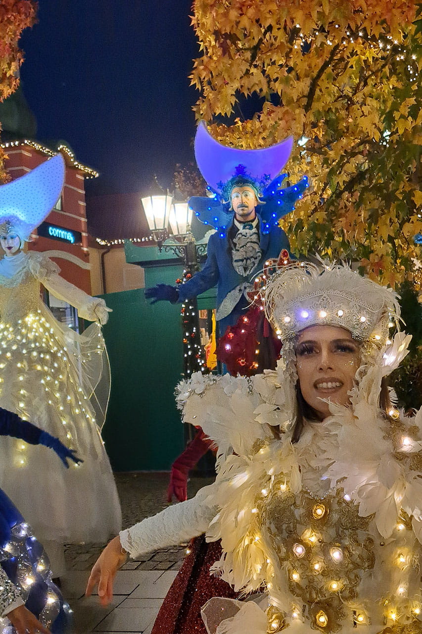 Weihnachtliche Lichterparade Lichterparade McArthurGlen Designer Outlet Neumünster von Les Lionnes Weihnachtliche Lichterparade Lichterparade McArthurGlen Designer Outlet Neumünster von Les Lionnes