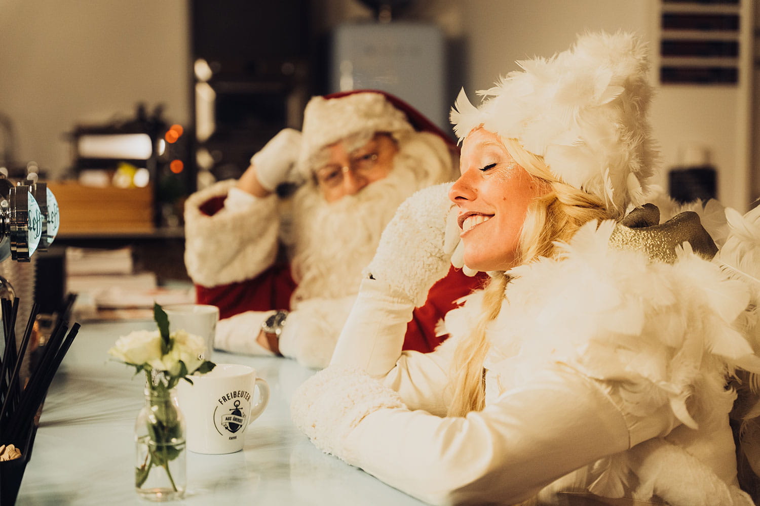 Weihnachtsaktion mit Weihnachtsmann und Engel geplant und umgesetzt von Les Lionnes